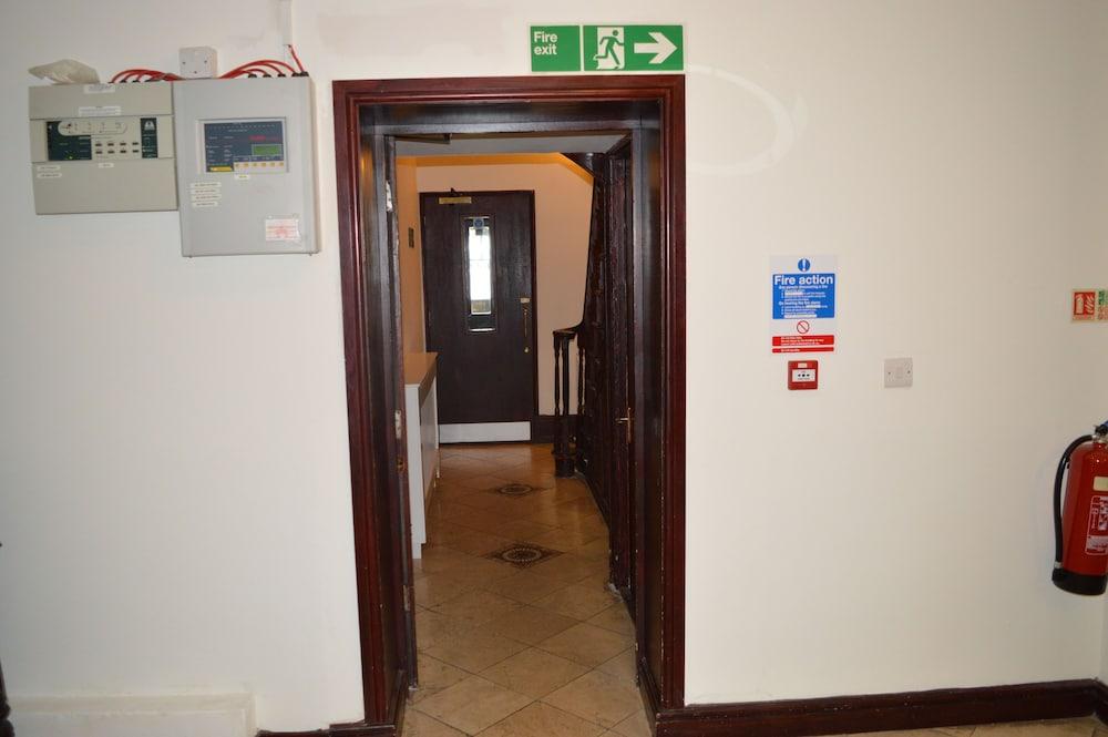 Globe Hotel Κόλτσεστερ Εξωτερικό φωτογραφία