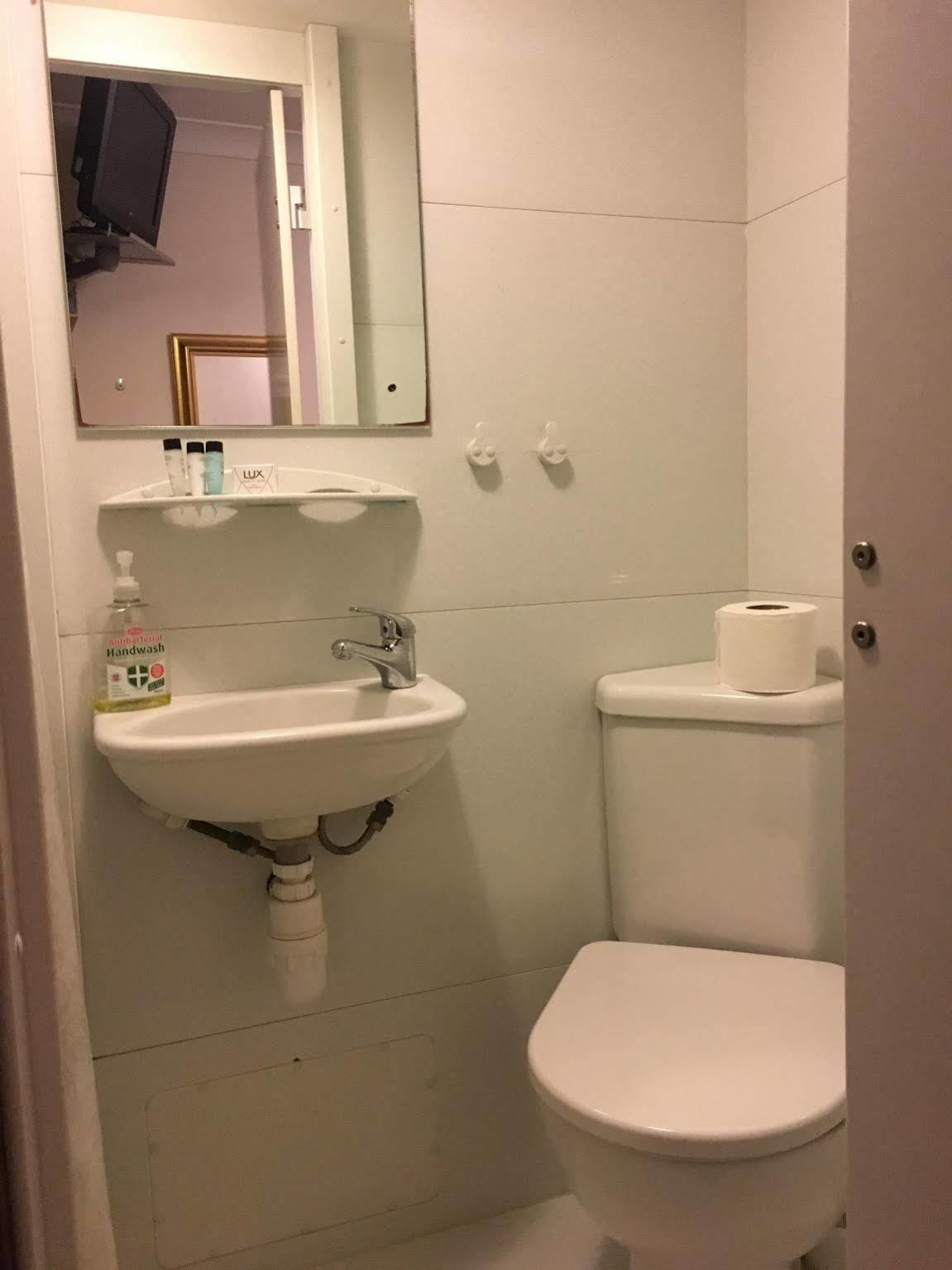 Globe Hotel Κόλτσεστερ Εξωτερικό φωτογραφία